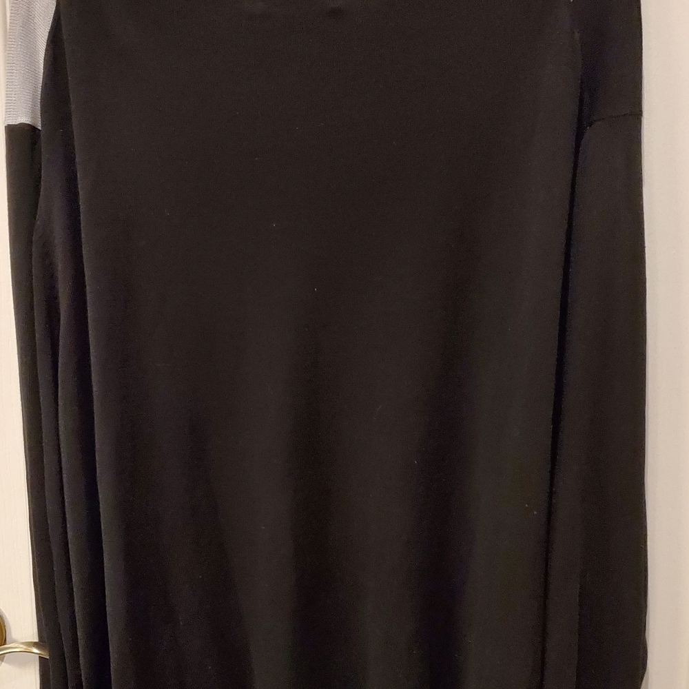 Kenneth Roberts Platinum Ladies Sweater - Picture 3 of 4